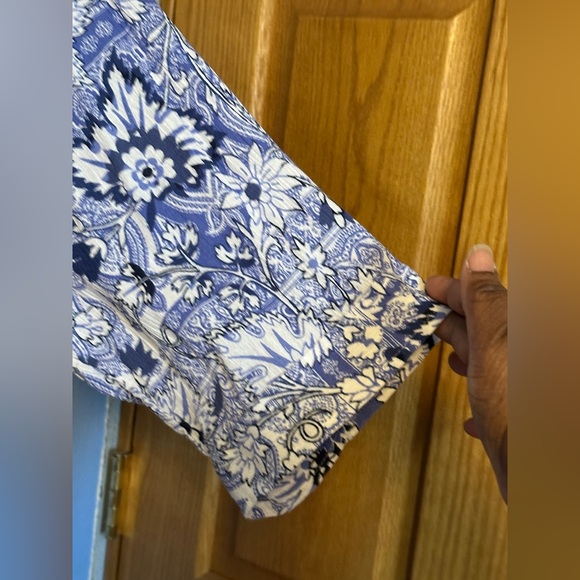 Catherines Women Button Down Collar Floral Button Cuffed Shirt - Picture 8 of 13